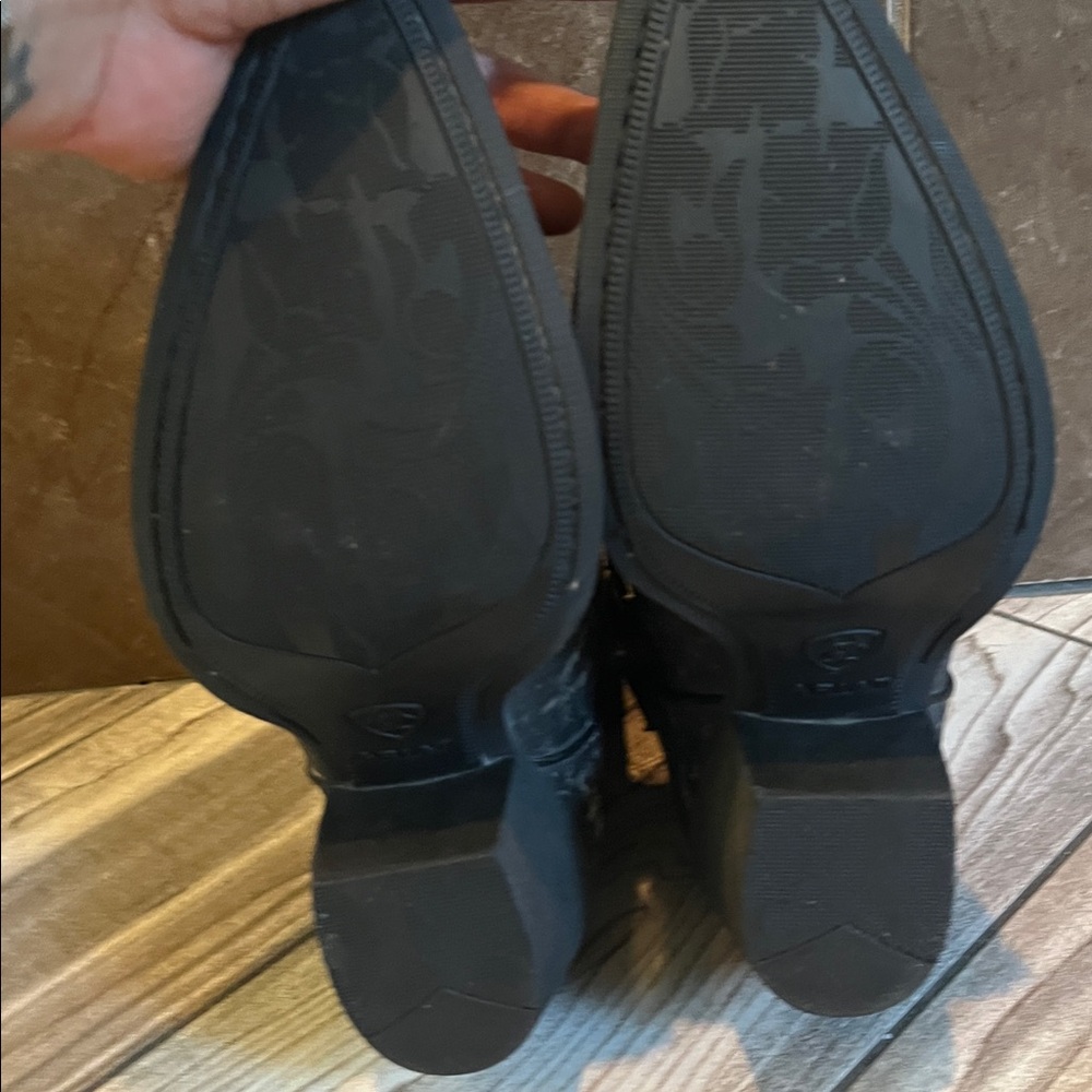 Ariat Black Leather cowgirl boots. Women’s 8 - Picture 7 of 8